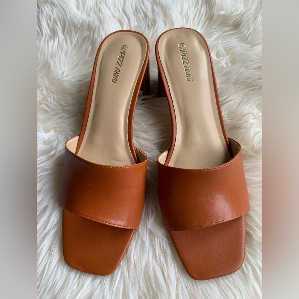 Brown vegan leather slip-on sandals  size: 8.5 - Picture 2 of 5
